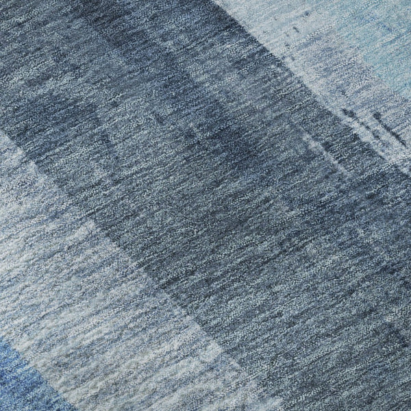 HomeRoots 5' Blue and Gray Striped Washable Area Rug - Durable, Stain-Resistant, UV-Protected for Active Homes! 697280