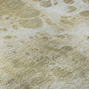 HomeRoots 8' Gold Beige Ivory Abstract Round Area Rug - Washable, UV Protected, Soft & Stain Resistant Design 697731
