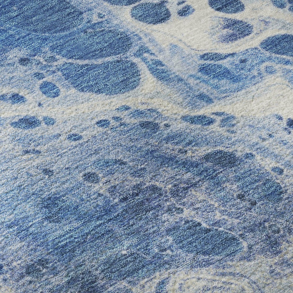 HomeRoots 8' Navy Blue and Ivory Abstract Round Rug - Washable, UV-Protected, Durable for High-Traffic Areas 697737