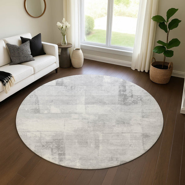 HomeRoots 8' Geometric Round Rug in Gray Silver & Ivory - Washable, UV Protected, Perfect for High Traffic Areas! 698001