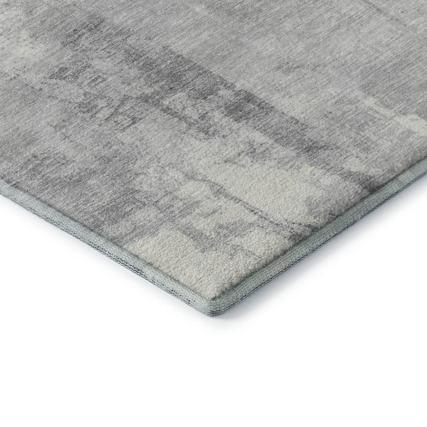 HomeRoots 8' Geometric Round Rug in Gray Silver & Ivory - Washable, UV Protected, Perfect for High Traffic Areas! 698001