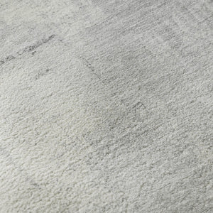 HomeRoots 8' Geometric Round Rug in Gray Silver & Ivory - Washable, UV Protected, Perfect for High Traffic Areas! 698001