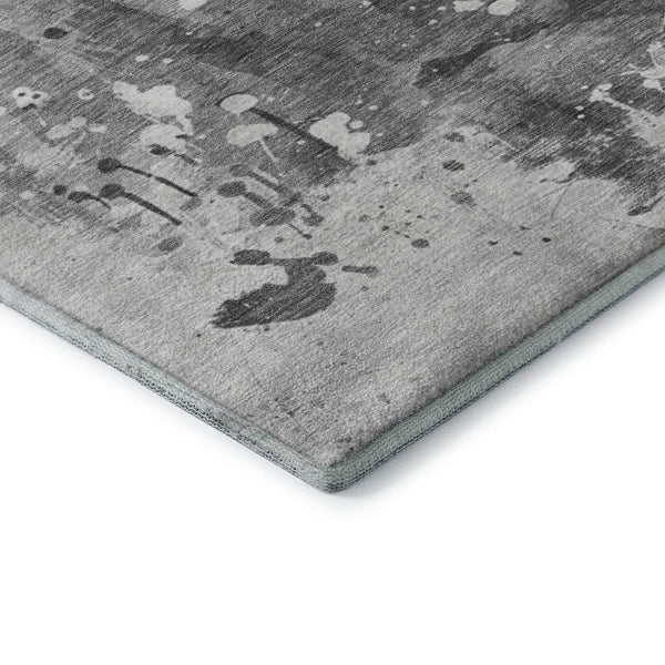 HomeRoots 5' X 8' Gray Silver Ivory Animal Print Rug - Washable, Stain Resistant, UV Protected for Modern Spaces 699042