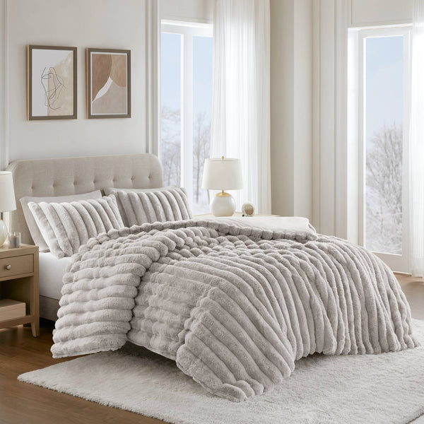 English Elm 3-Piece Queen Coverlet Set Matelassé Elegance with Two Shams — Soft Polyester-Rayon Texture, Durable Comfort Light Gray 21.26 L x 12.99 W x 12.6 H B035P381295