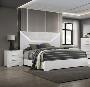 English Elm 3pc Glam Eastern King Bedroom Set White Lacquer Led Headboard with Mirrored Accents B2741S00164