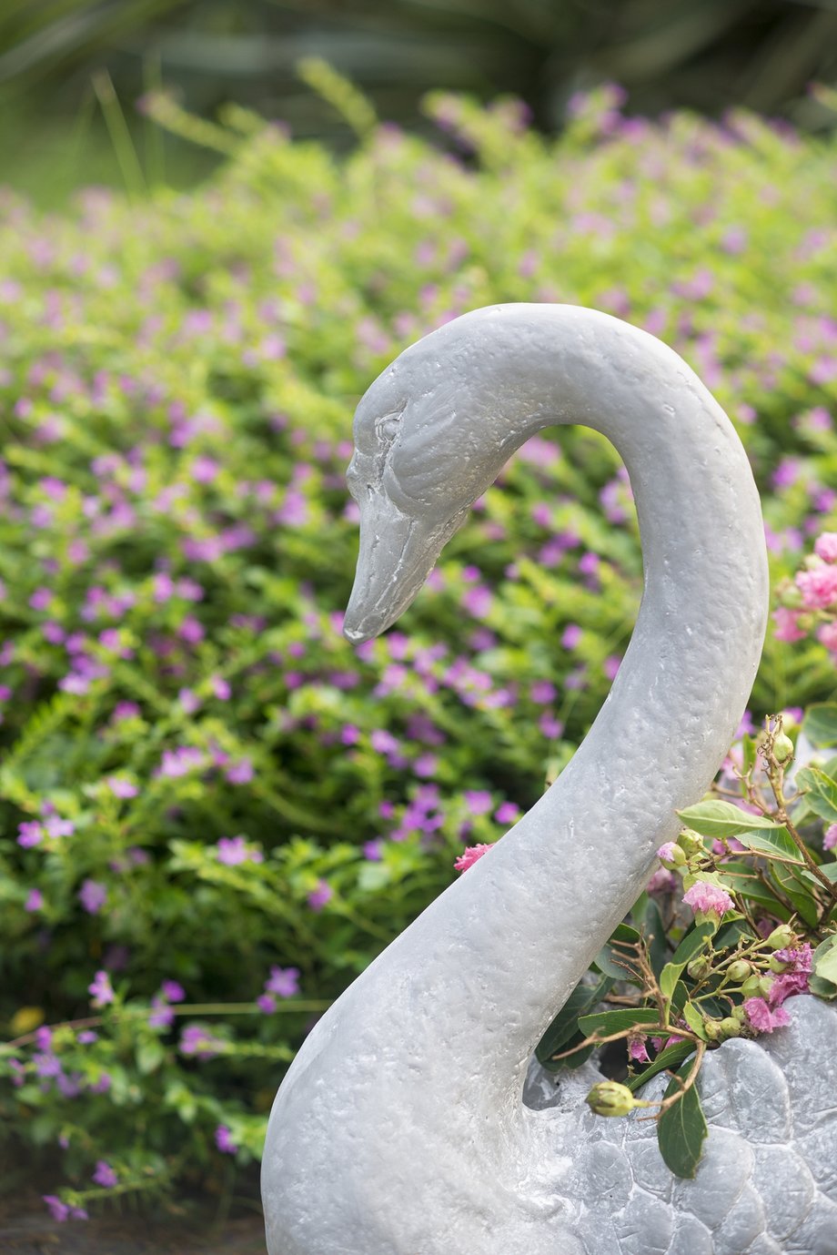 English Elm 16.5x9x15.5" Elegant Grey Swan Planter with Hollow Back for Flowers Succulents Desk Mantel Decor W2078P390534