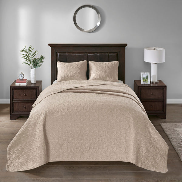 English Elm Reversible Madison Park Quebec Bedspread Set King — Cottage-Style Quilted Texture, Oversized Draping, Antimicrobial Freshness khaki 17.72 L x 15.35 W x 8.66 H B03597411