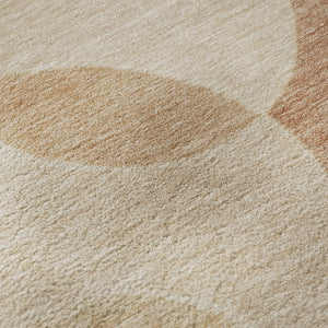 HomeRoots 8' Coral and Peach Geometric Washable Round Rug - UV Protected, Stain Resistant, Non-Slip Backing 700160