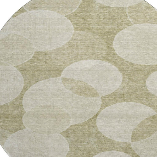 HomeRoots 8' Tan and Beige Geometric Washable Round Rug – Durable, UV-Protected, Perfect for High-Traffic Areas! 700172
