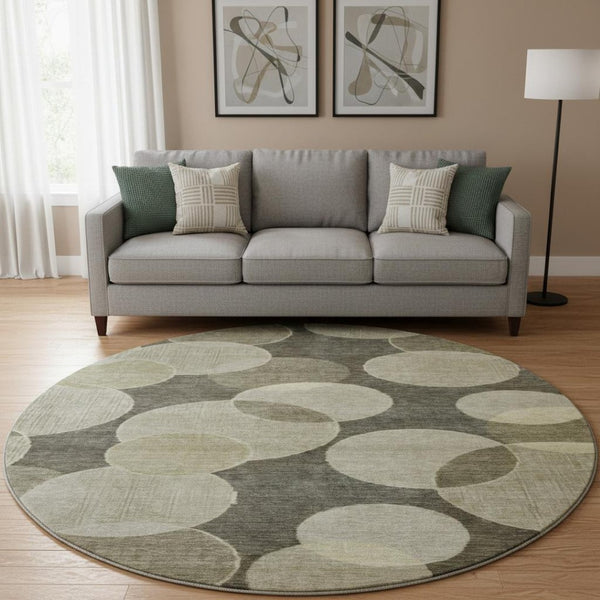 HomeRoots 8' Taupe and Beige Geometric Round Rug - Washable, UV Protected, Stylish for Modern Homes & Patios 700184