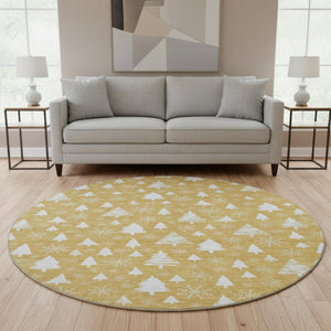 HomeRoots 8' Gold and Ivory Abstract Geometric Round Rug – Washable, UV Protected, Non-Slip for Busy Homes 701831