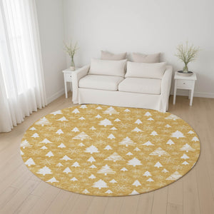HomeRoots 8' Gold and Ivory Abstract Geometric Round Rug – Washable, UV Protected, Non-Slip for Busy Homes 701831