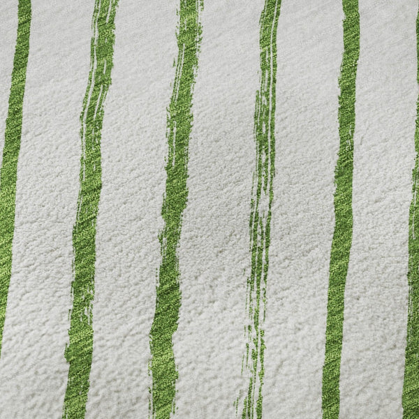 HomeRoots 8' Green And Ivory Abstract Geometric Round Rug - Washable, Stain Resistant, UV Protected & Non-Slip 701927