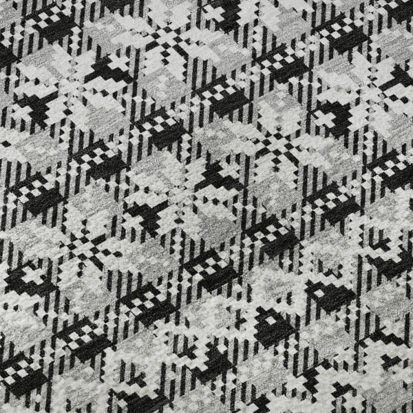 HomeRoots 8' Abstract Geometric Washable Round Rug in Gray, Black & Ivory - UV Protected & Stain-Resistant! 701981