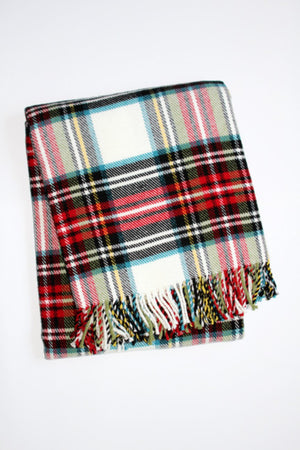HomeRoots 55" Cozy Cotton Blend Plaid Throw Blanket in Black, Red & White with Decorative Fringe for All Seasons 702223