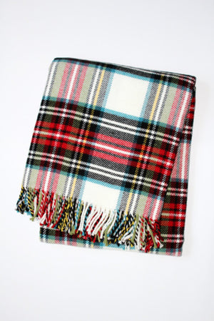 HomeRoots 55" Cozy Cotton Blend Plaid Throw Blanket in Black, Red & White with Decorative Fringe for All Seasons 702223