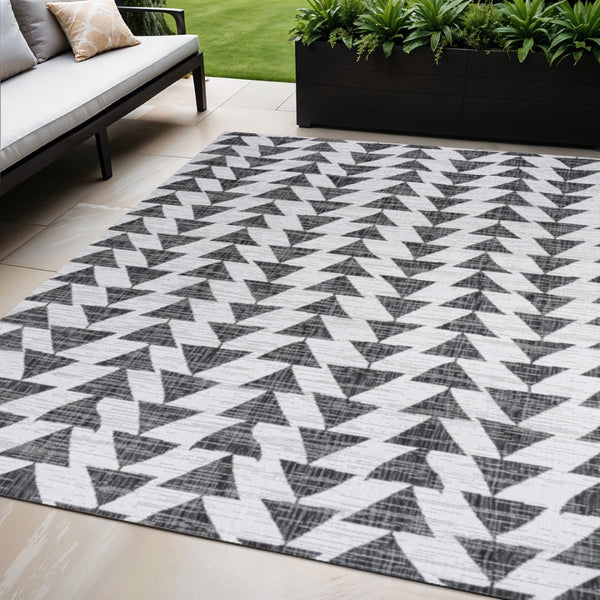 HomeRoots 5' X 8' Ivory and Black Geometric Area Rug – Modern, Durable, Indoor/Outdoor Perfect for Any Space! 702566
