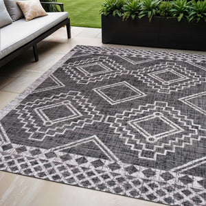 HomeRoots 5' Timeless Black and Ivory Moroccan Indoor/Outdoor Area Rug - Durable, Easy Care, Versatile Design 702574