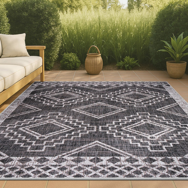 HomeRoots 5' Timeless Black and Ivory Moroccan Indoor/Outdoor Area Rug - Durable, Easy Care, Versatile Design 702574