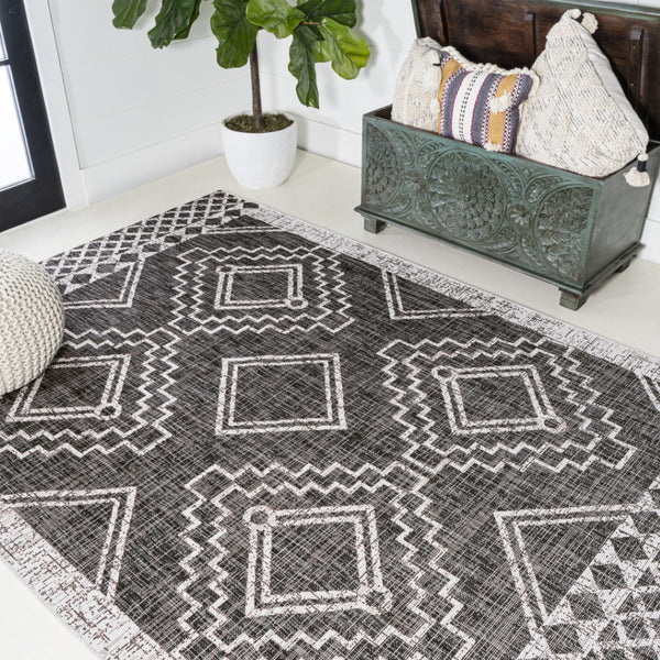 HomeRoots 5' Timeless Black and Ivory Moroccan Indoor/Outdoor Area Rug - Durable, Easy Care, Versatile Design 702574