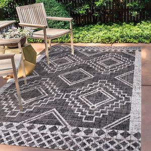 HomeRoots 5' Timeless Black and Ivory Moroccan Indoor/Outdoor Area Rug - Durable, Easy Care, Versatile Design 702574