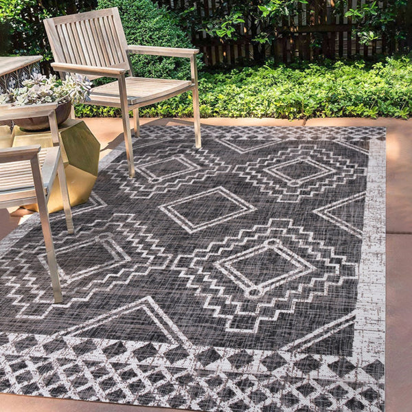 HomeRoots 5' Timeless Black and Ivory Moroccan Indoor/Outdoor Area Rug - Durable, Easy Care, Versatile Design 702574