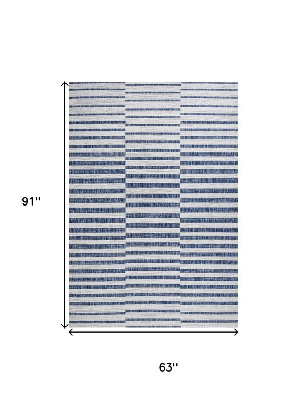 HomeRoots 5' Coastal Ivory and Blue Striped Rug - Durable Indoor/Outdoor Area Rug for Versatile Living Spaces 702600