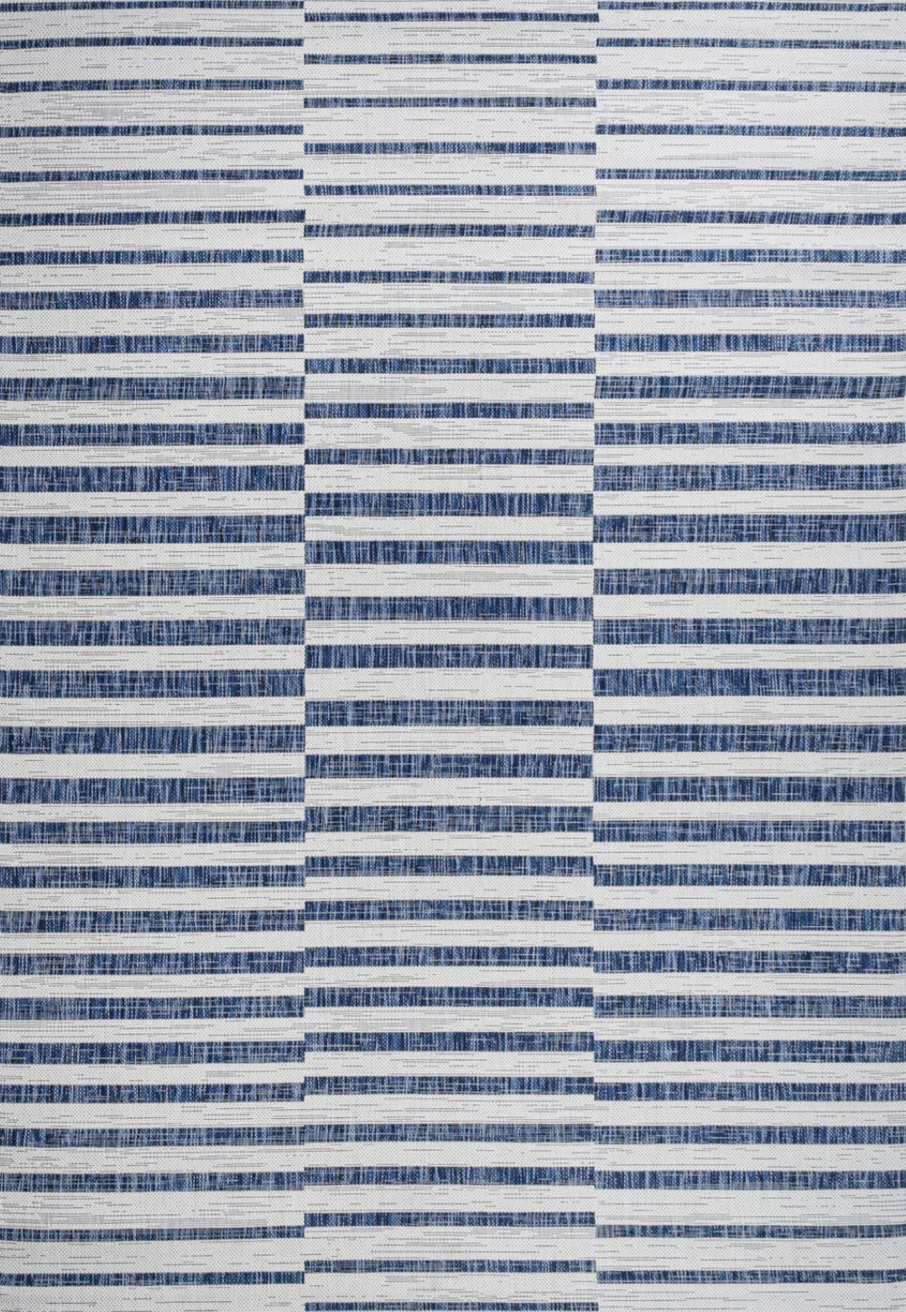 HomeRoots 5' Coastal Ivory and Blue Striped Rug - Durable Indoor/Outdoor Area Rug for Versatile Living Spaces 702600