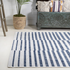 HomeRoots 5' Coastal Ivory and Blue Striped Rug - Durable Indoor/Outdoor Area Rug for Versatile Living Spaces 702600