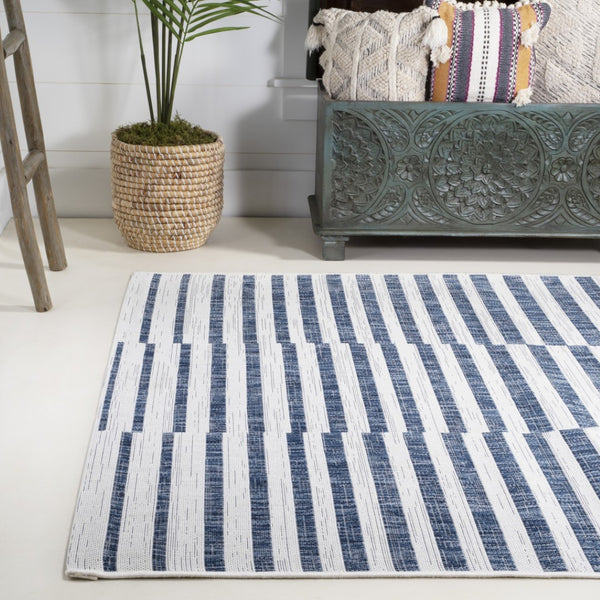 HomeRoots 5' Coastal Ivory and Blue Striped Rug - Durable Indoor/Outdoor Area Rug for Versatile Living Spaces 702600