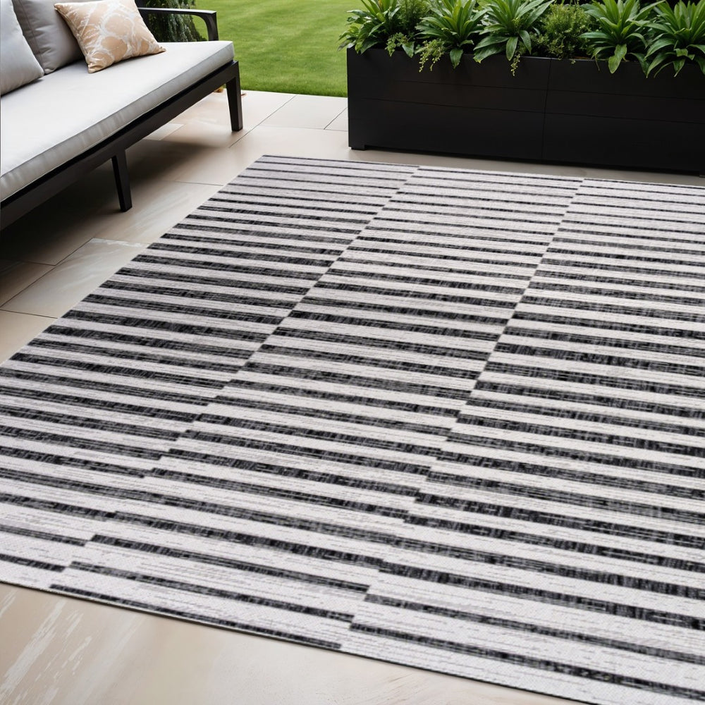HomeRoots 5' Stylish Ivory and Black Striped Area Rug - Durable Indoor/Outdoor Design for All Spaces 702608