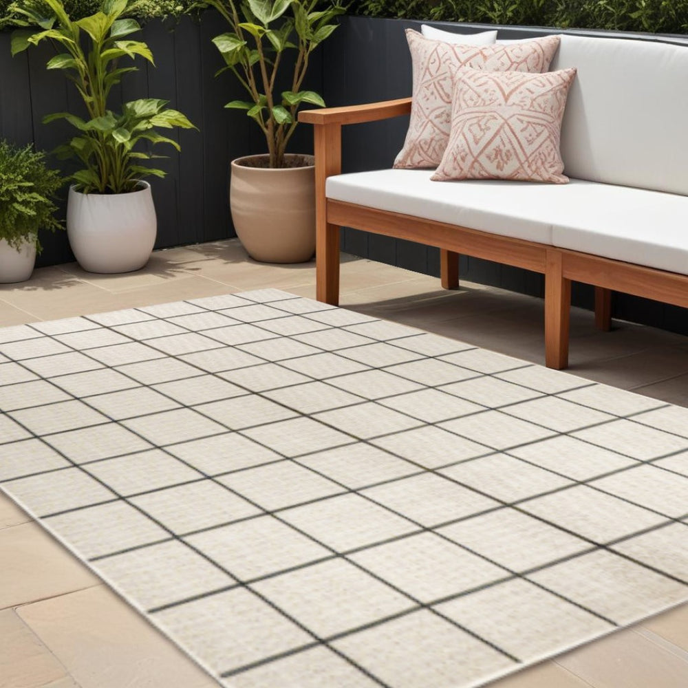 HomeRoots 8' X 10' Cream & Dark Gray Plaid Rug - Durable Indoor/Outdoor Area Rug for Stylish Living Spaces 702632