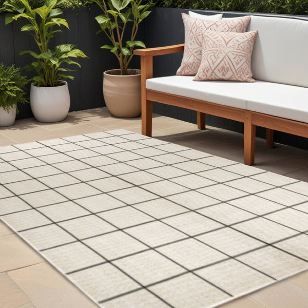 HomeRoots 8' X 10' Cream & Dark Gray Plaid Rug - Durable Indoor/Outdoor Area Rug for Stylish Living Spaces 702632
