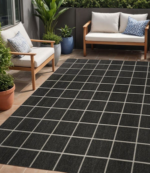 HomeRoots 5' Dark Gray and Cream Plaid Area Rug - Versatile Indoor/Outdoor Design, Easy-Care, Durable, Stylish! 702634
