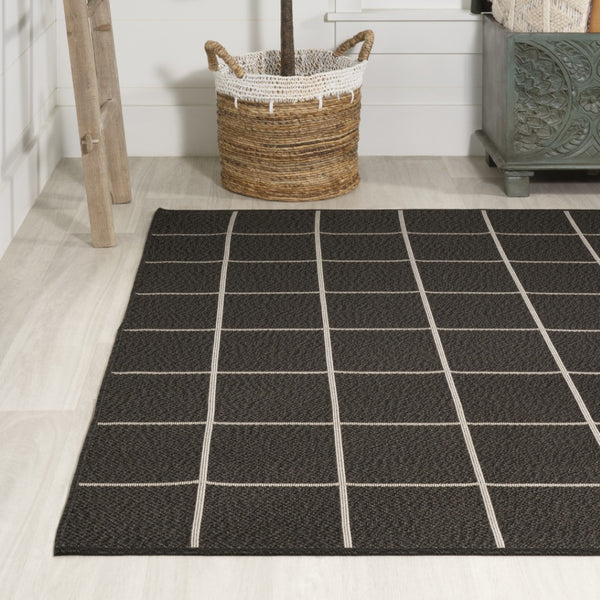 HomeRoots 5' Dark Gray and Cream Plaid Area Rug - Versatile Indoor/Outdoor Design, Easy-Care, Durable, Stylish! 702634