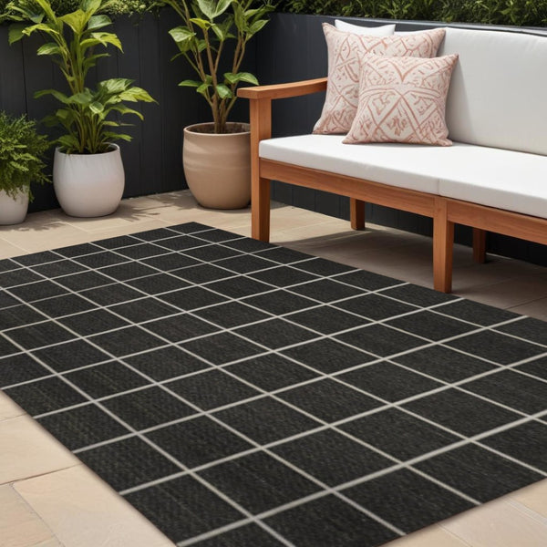 HomeRoots 8' X 10' Dark Gray & Cream Plaid Rug - Stylish, Versatile Indoor/Outdoor Area Rug for All Spaces 702635
