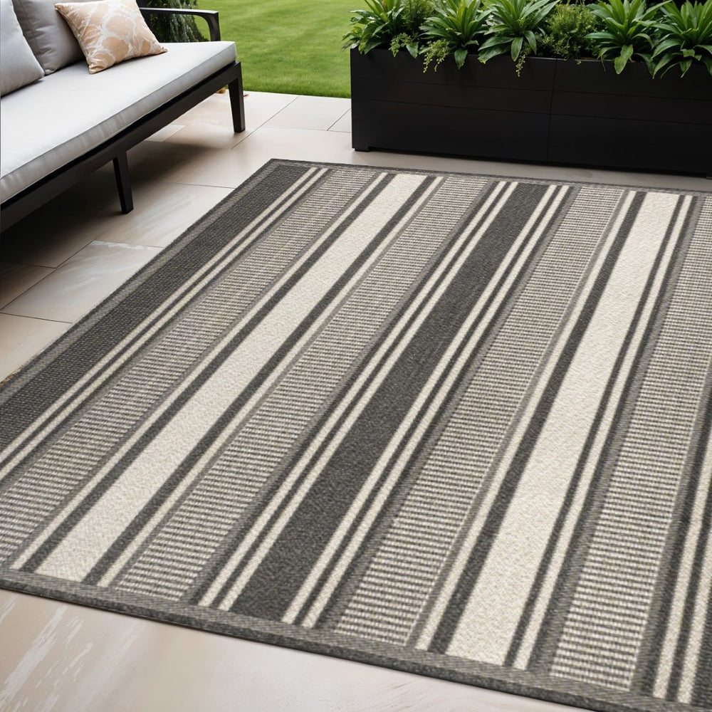 HomeRoots 5' Black and Cream Striped Area Rug - Indoor/Outdoor Versatile Design, Durable, Easy Care, Stylish Décor 702649