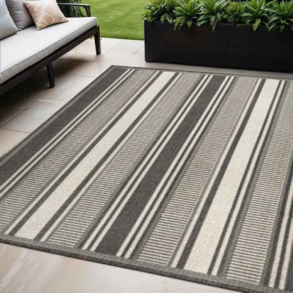 HomeRoots 5' Black and Cream Striped Area Rug - Indoor/Outdoor Versatile Design, Durable, Easy Care, Stylish Décor 702649