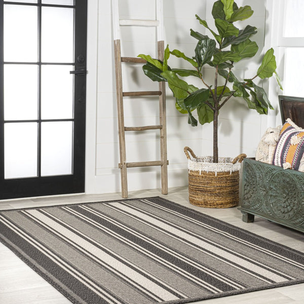 HomeRoots 5' Black and Cream Striped Area Rug - Indoor/Outdoor Versatile Design, Durable, Easy Care, Stylish Décor 702649