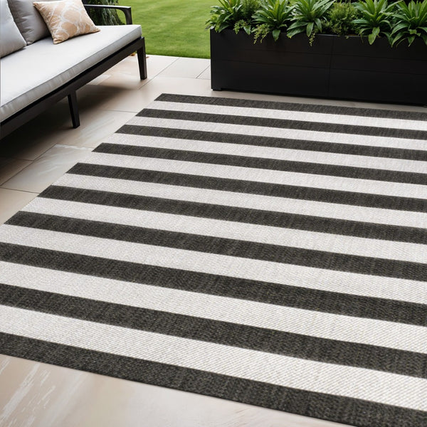 HomeRoots 5' Black and Cream Striped Area Rug - Durable Indoor/Outdoor Design for Patios, Kitchens & More! 702661