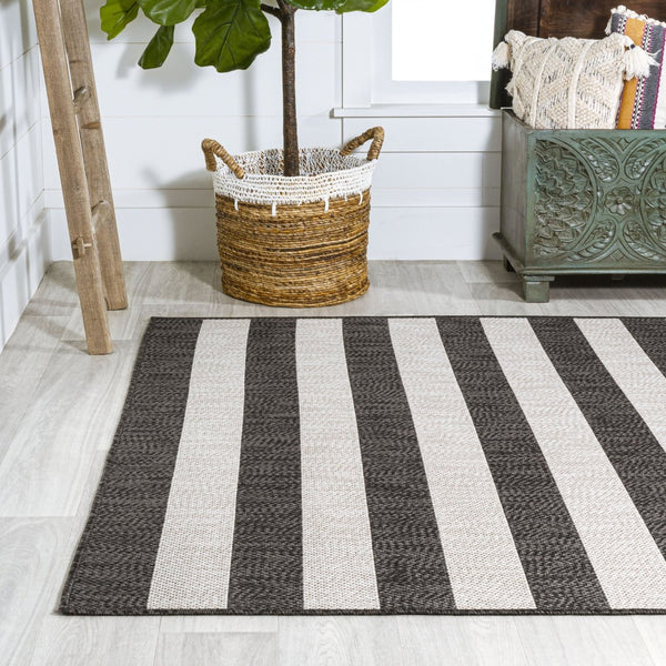 HomeRoots 5' Black and Cream Striped Area Rug - Durable Indoor/Outdoor Design for Patios, Kitchens & More! 702661