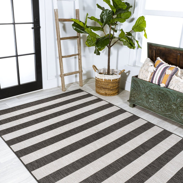 HomeRoots 5' Black and Cream Striped Area Rug - Durable Indoor/Outdoor Design for Patios, Kitchens & More! 702661
