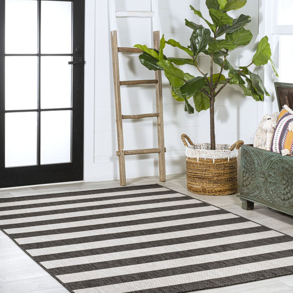 HomeRoots 5' Black and Cream Striped Area Rug - Durable Indoor/Outdoor Design for Patios, Kitchens & More! 702661