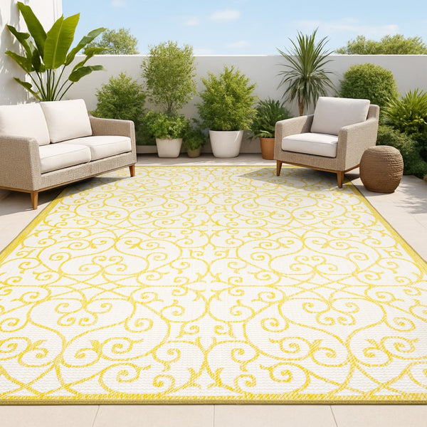 HomeRoots 5' Geometric Cream and Yellow Indoor-Outdoor Area Rug for Modern Spaces - Durable, Easy Care, Versatile! 702758
