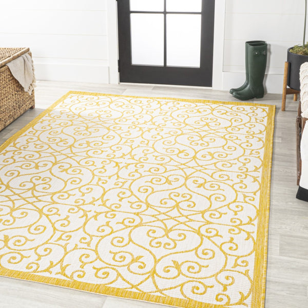 HomeRoots 5' Geometric Cream and Yellow Indoor-Outdoor Area Rug for Modern Spaces - Durable, Easy Care, Versatile! 702758