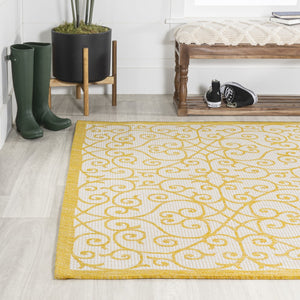 HomeRoots 5' Geometric Cream and Yellow Indoor-Outdoor Area Rug for Modern Spaces - Durable, Easy Care, Versatile! 702758