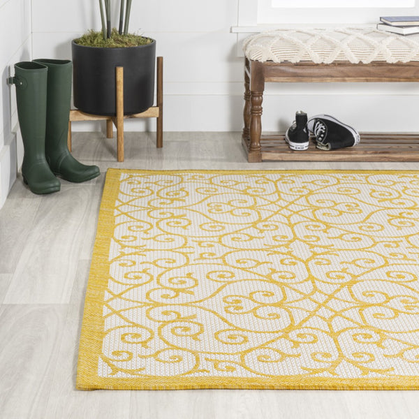 HomeRoots 5' Geometric Cream and Yellow Indoor-Outdoor Area Rug for Modern Spaces - Durable, Easy Care, Versatile! 702758