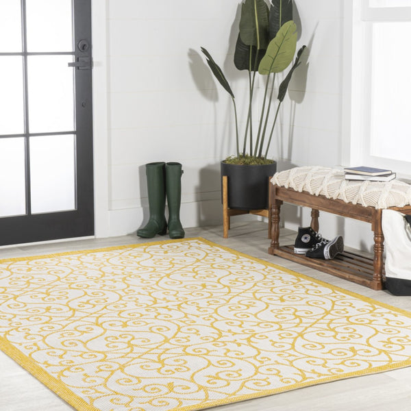 HomeRoots 5' Geometric Cream and Yellow Indoor-Outdoor Area Rug for Modern Spaces - Durable, Easy Care, Versatile! 702758