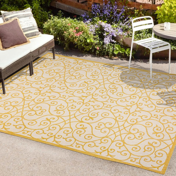 HomeRoots 5' Geometric Cream and Yellow Indoor-Outdoor Area Rug for Modern Spaces - Durable, Easy Care, Versatile! 702758