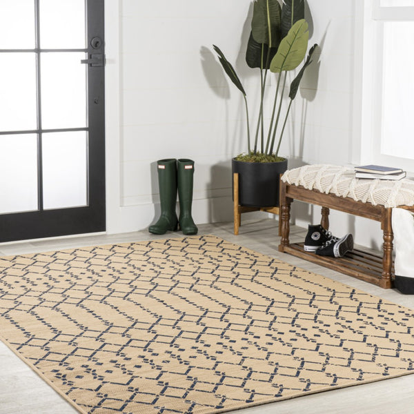 HomeRoots 5' Stylish Beige and Navy Blue Trellis Area Rug - Durable Indoor/Outdoor Design for Versatile Spaces 702798